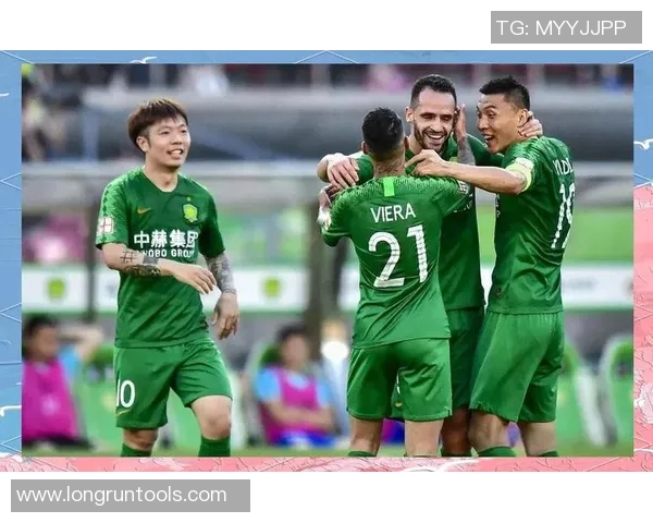 北京国安与山东队激战正酣比分悬念不断球迷期待精彩反转