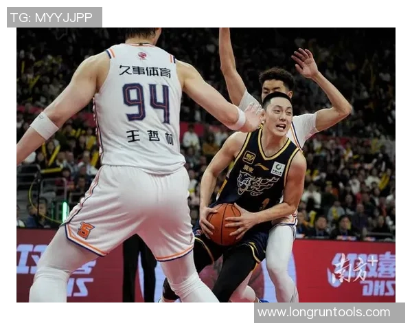 CBA精彩对决广东队迎战浙江队争夺季后赛席位的关键战役